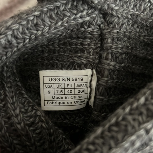 UGG size 9, grey boots - Picture 5 of 5